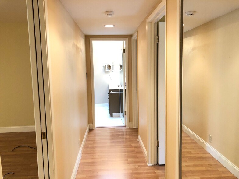 Building Photo - 251 Silverado Ct