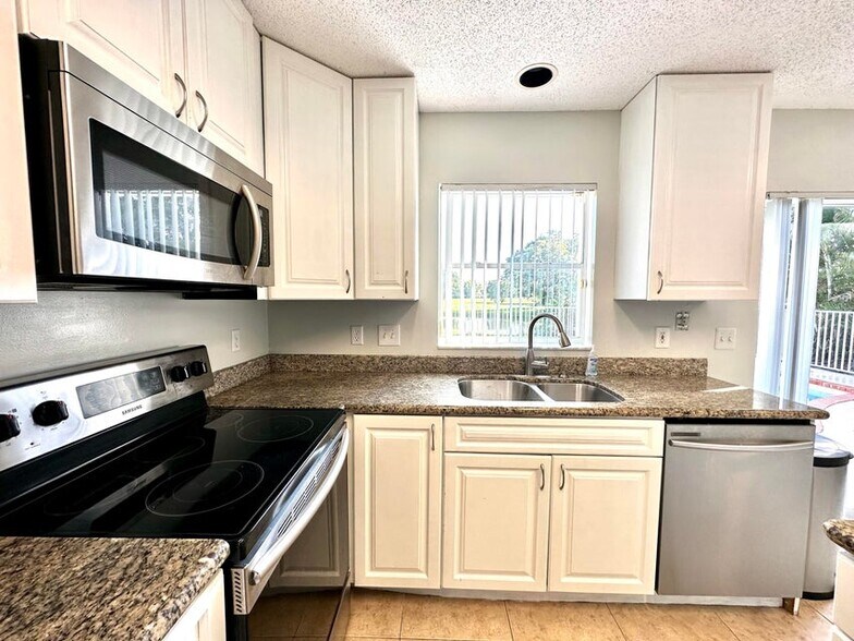 Building Photo - 2698 Linkside Dr