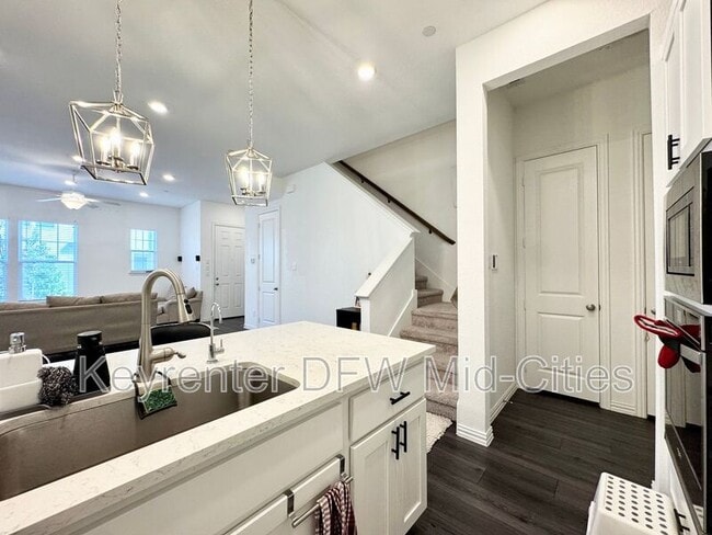 Building Photo - 9927 Tolbert St