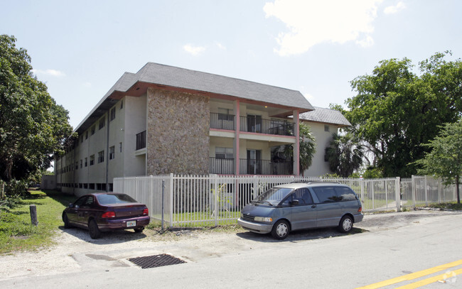 Building Photo - Royal Dixie Manor