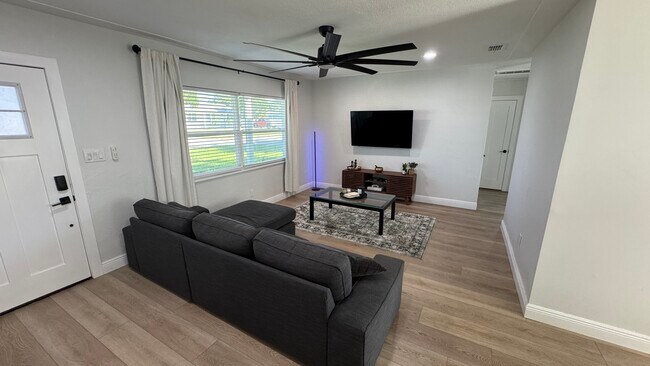 Building Photo - 2936 27th Ave N