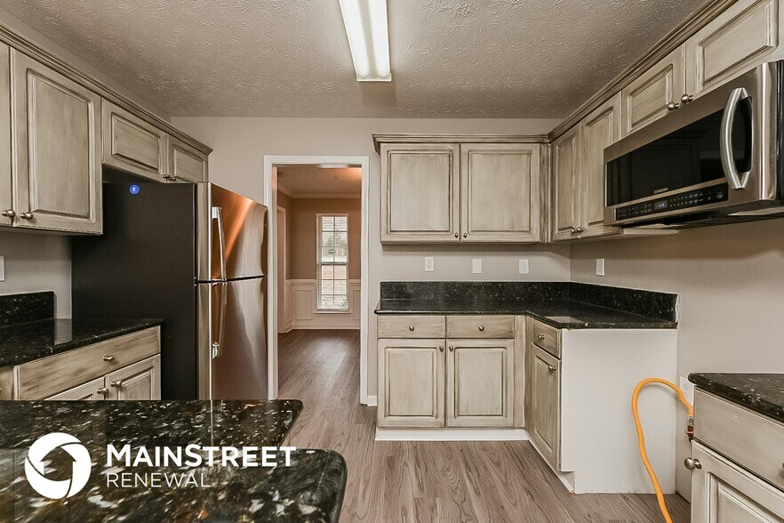 Building Photo - 604 Longstreet Ln
