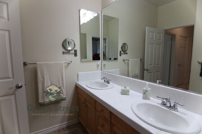 Building Photo - 2975 W.Evans Rd