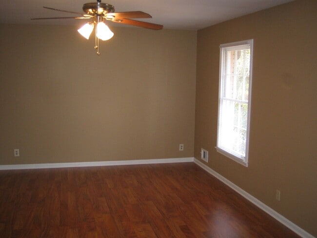 Building Photo - This Home is an Entertainer's Delight on Corner Lot!