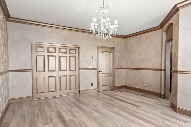 Building Photo - For rent: spacious and updated 5-bedroom, ...