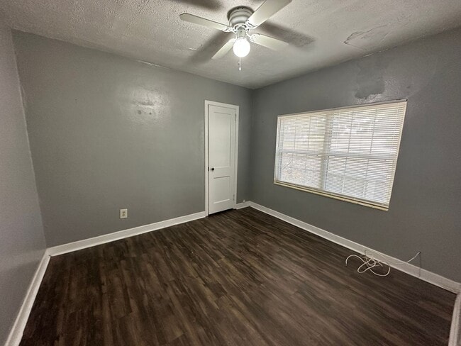 Building Photo - Old Town duplex right by Leon High!!!