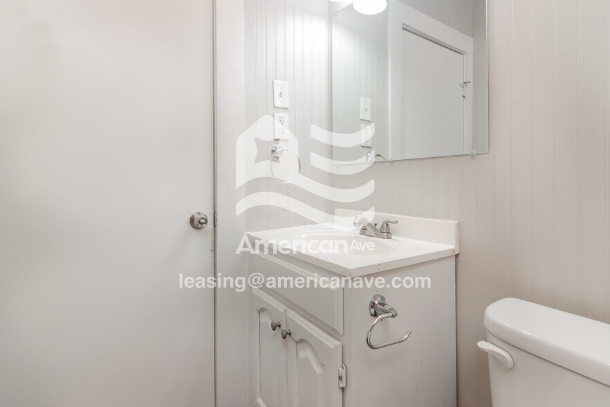 Building Photo - 4005 7th Ave