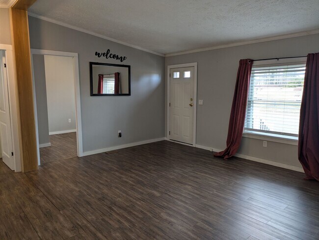 Building Photo - 11 Corn Hill Rd