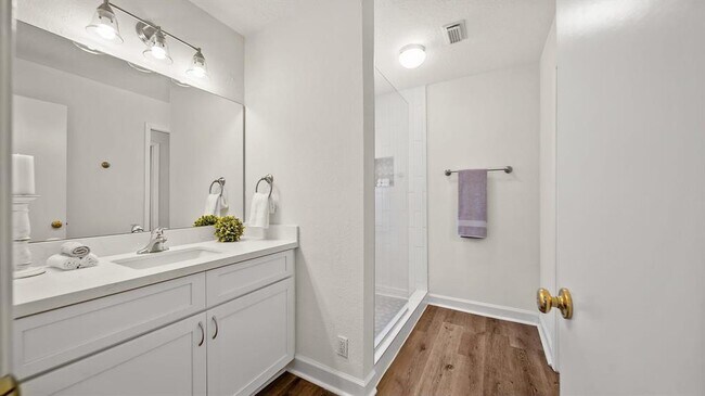 Building Photo - 1504 Regency Ct