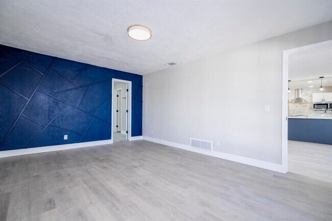 Building Photo - 809 59th Ave