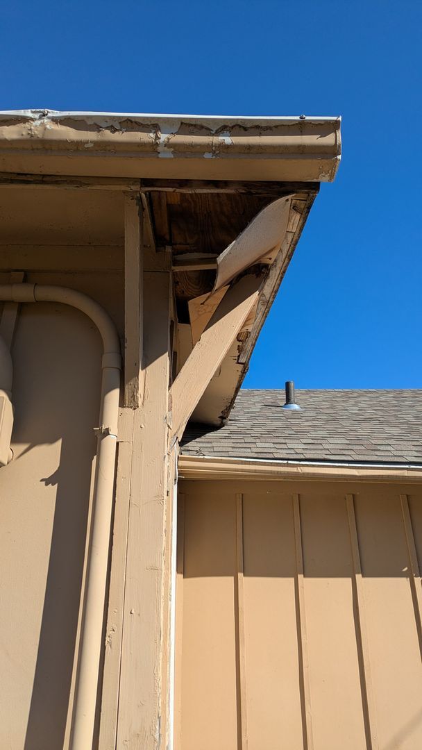 Building Photo - 806 S Saville Ave