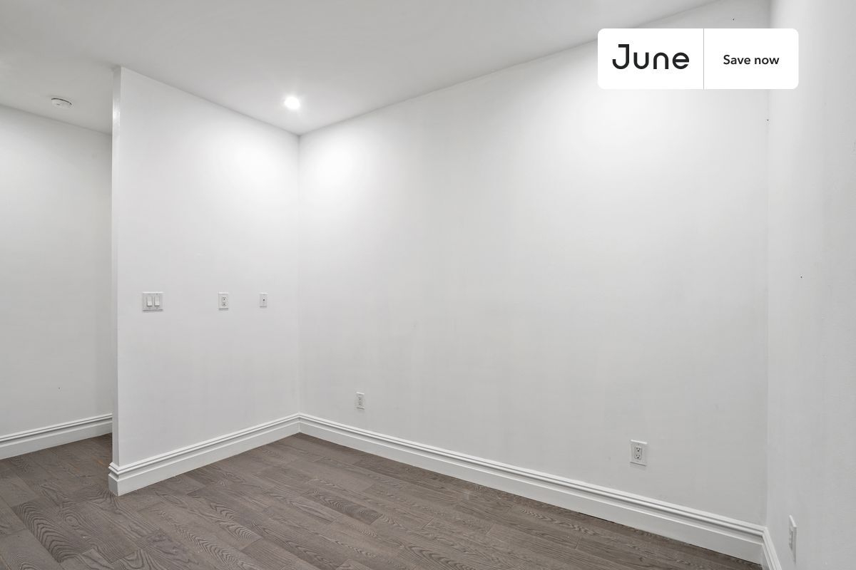 Building Photo - 826 9th Ave