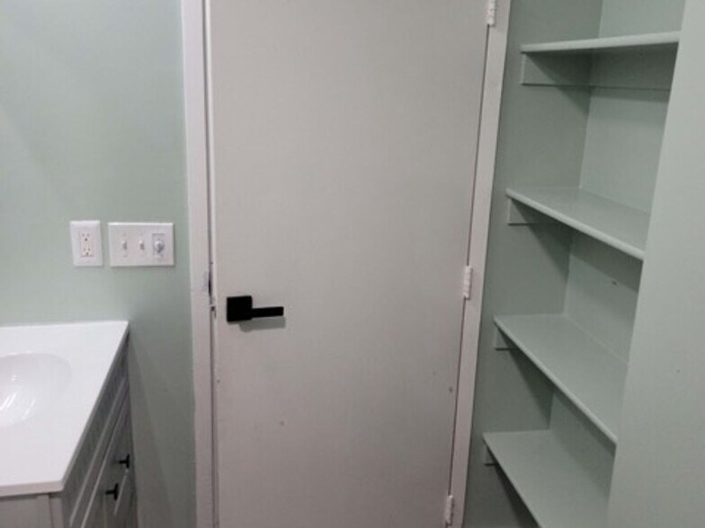 Building Photo - 190 Dwight St