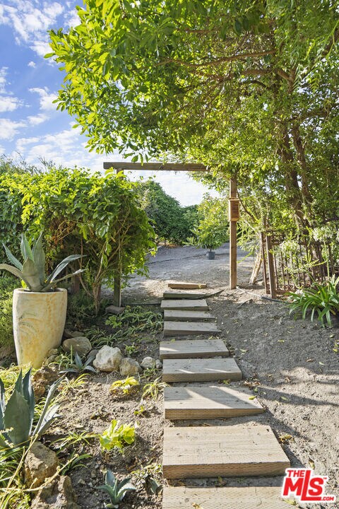 Building Photo - 6363 Zumirez Dr