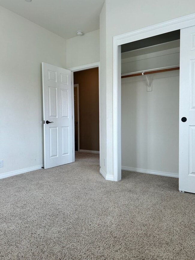 Building Photo - Please Contact Vaughn Realty to set up an ...