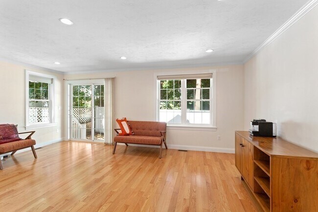 Building Photo - 89 Ossipee Rd