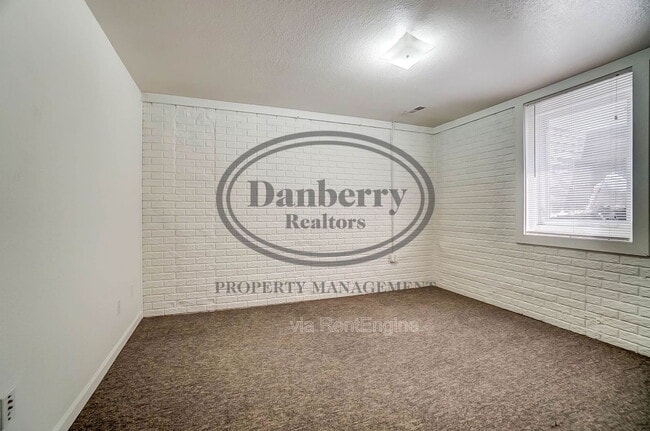 Building Photo - 3733 Willow Run Dr