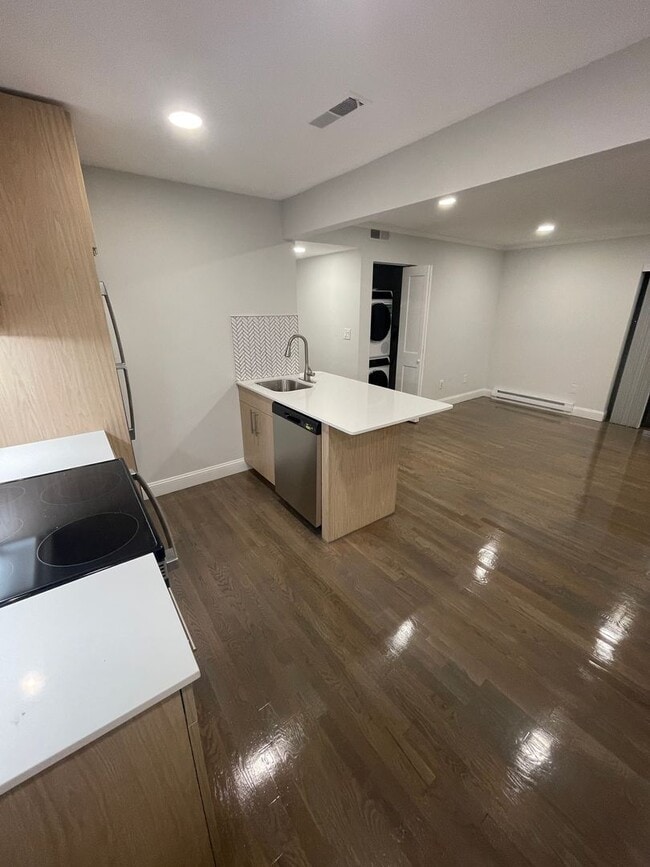 Primary Photo - Modern 2bed + 2bath Chestnut Hill - Brookline