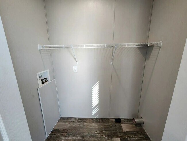 Building Photo - 31 Eland Dr