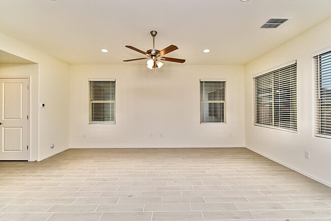 Building Photo - 7000 W Inkwood Ln