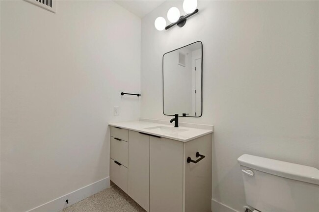 Building Photo - 1701 Simond Ave Ave