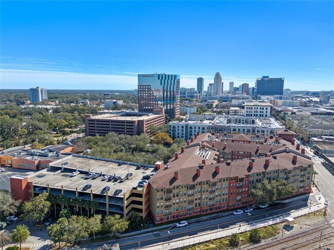 Building Photo - 911 N Orange Ave