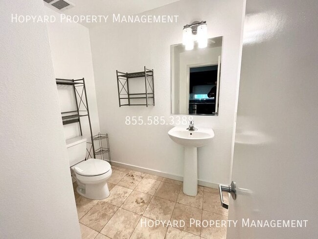 Building Photo - 904 Zephyr Dr