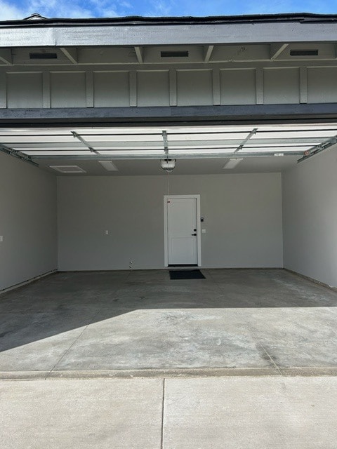 Building Photo - 1350 SW Obsidian Ave