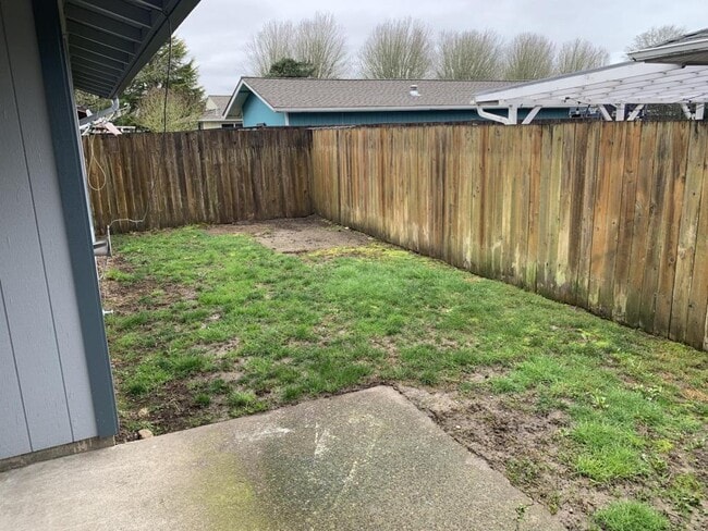 Building Photo - 432 30th Ave SE