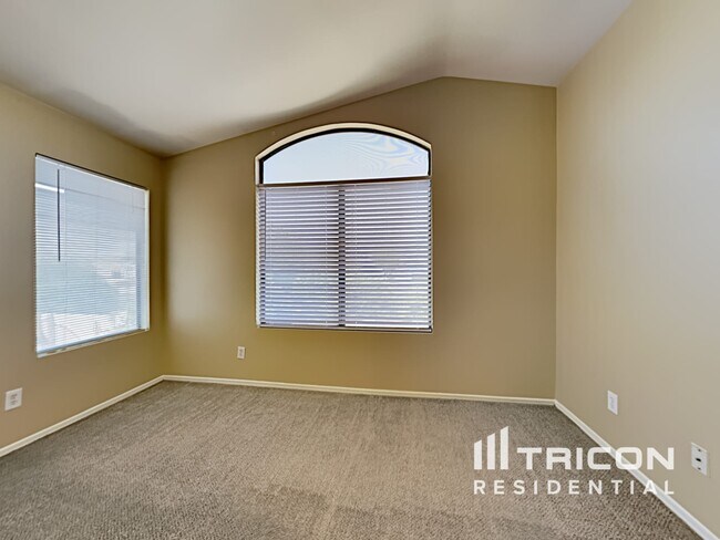 Building Photo - 13700 N 82nd Ln