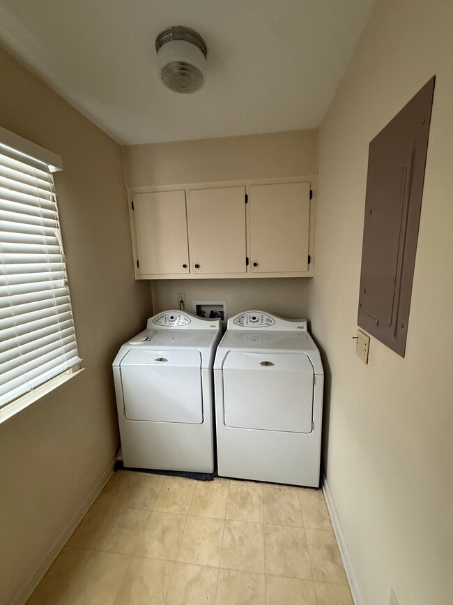 Building Photo - 1526 Regency Ct