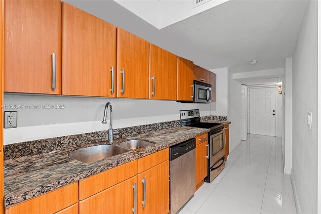 Building Photo - 6362 Collins Ave