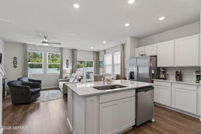 Building Photo - 14532 Macadamia Ln