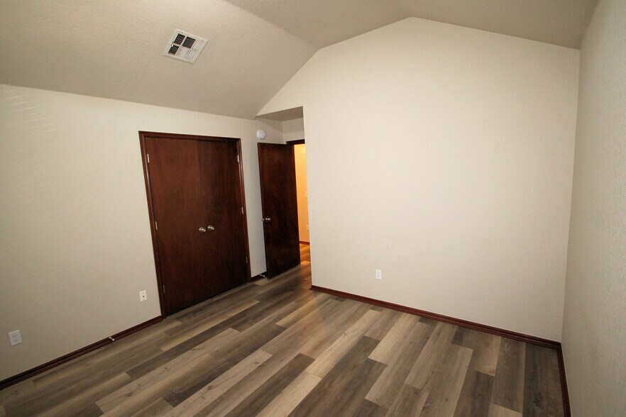 FRONT BEDROOM - 16405 Osceola Trl