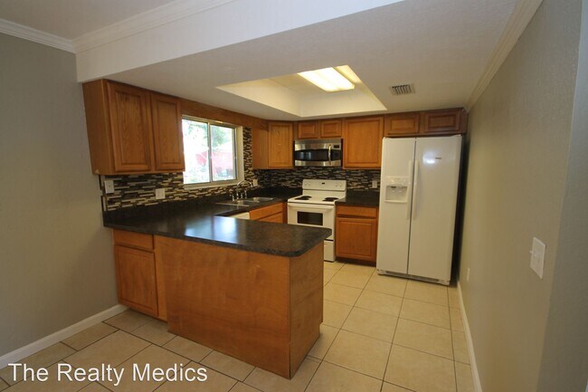 Building Photo - 3 br, 2 bath House - 1111 Tivoli Dr