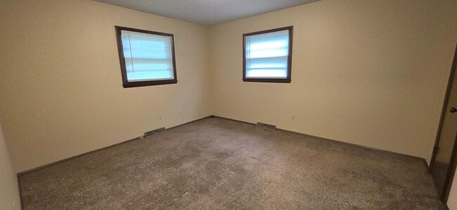 Building Photo - 2 Bedroom House! Great Location! $895 Yard Care Included!