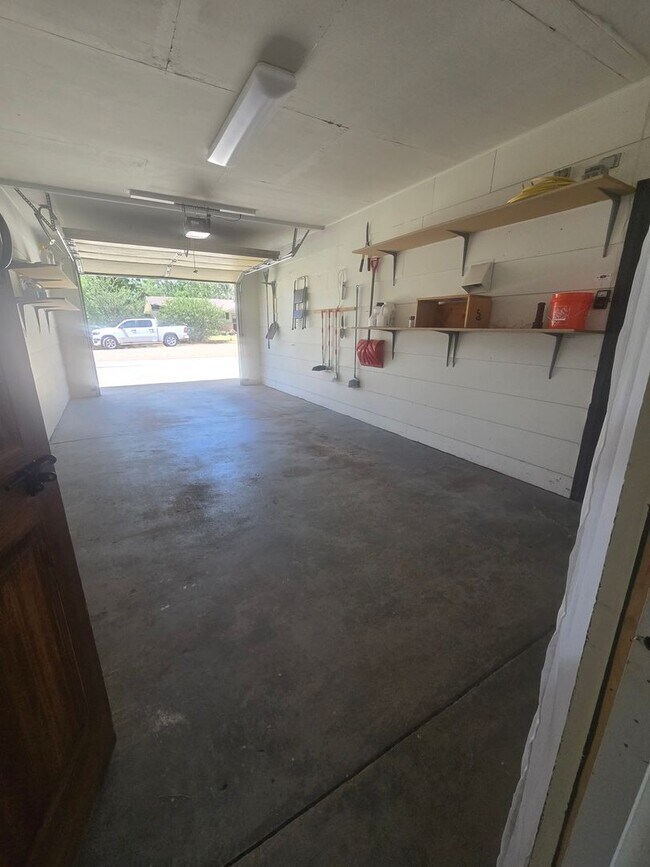 Building Photo - Rural 3 Bedroom Home in Fort Collins with Attached Garage and HUGE Yard Now Available! NO HOA!
