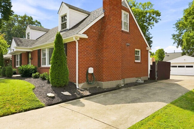 Building Photo - 912 Beechwood Rd