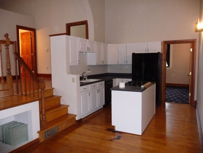 Building Photo - 123 Bergin St