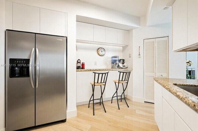 Building Photo - 888 Brickell Key Dr