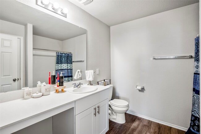 Building Photo - 210 Bellewood Mnr Dr