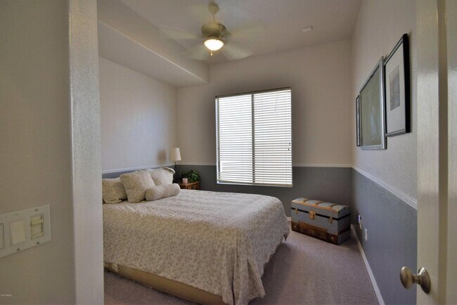 Building Photo - 483 W Carob Dr