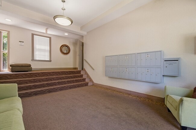 Building Photo - 422 Butternut St NW