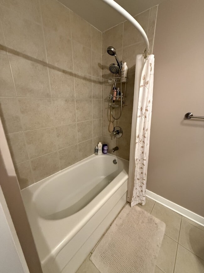 Building Photo - 320 E 21st St