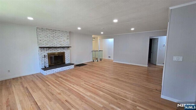 Building Photo - 40 Beechwood Rd
