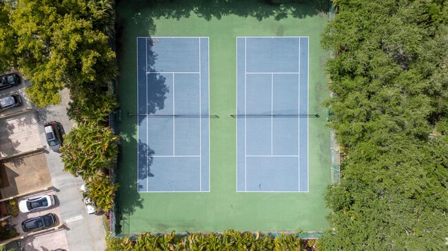 Building Photo - 720 E Coco Plum Cir