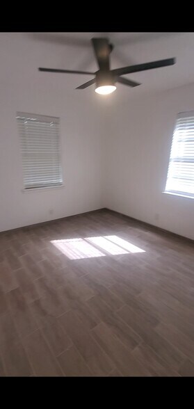 Building Photo - 549 NW Renfro St