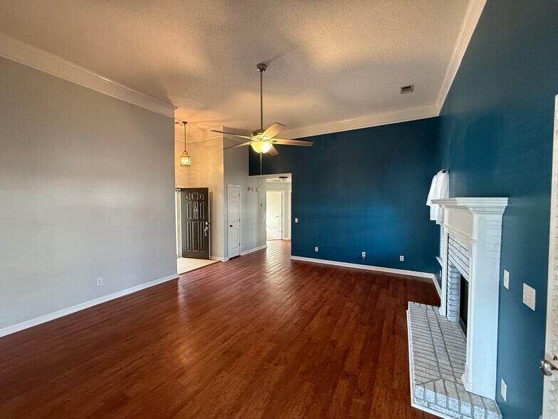 Building Photo - 100 Englewood Ct