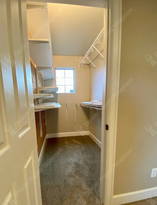 Building Photo - 3-BR Craftsman home in NE Bend- Boyd Acres