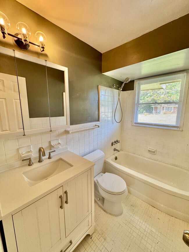 Building Photo - Beautifully Updated 3-Bedroom, 2-Bath Home...